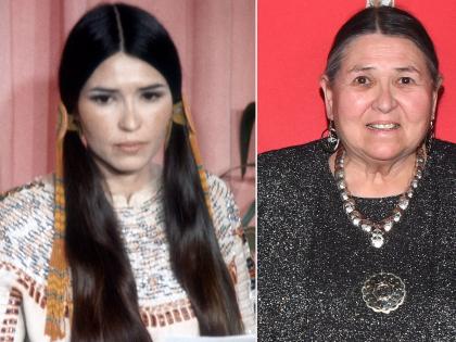 we are sorry sasheen littlefeather you were right oscar apologies openly | वी आर सॉरी, सशीन लीटलफेदर! तुझे बरोबर होते!!