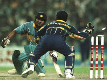 The Sri Lankan audience repeatedly revisited the 1996 World Cup incident, and saw the defeat | श्रीलंकेतील प्रेक्षकांनी केली 1996 च्या वर्ल्ड कपमधील घटनेची पुनरावृत्ती, पराभव दिसताच केली हुल्लडबाजी