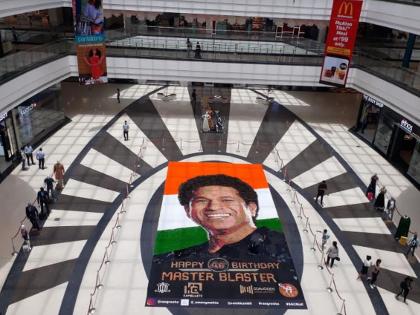 The magnificent rangoli that started with the fans of Sachin Tendulkar in Navi Mumbai | नवी मुंबईत सचिनच्या चाहत्यांनी साकारली भव्य रांगोळी