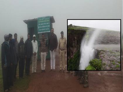 Tourism fee will be charged to the tourists visiting the Rivers Venter waterfall at Sadavaghapur in Chaphal division of Patan taluka | सातारा: सडावाघापुरातील उलट्या धबधब्याचा आनंद घेण्यासाठी पर्यटकांना मोजावे लागणार पैसे