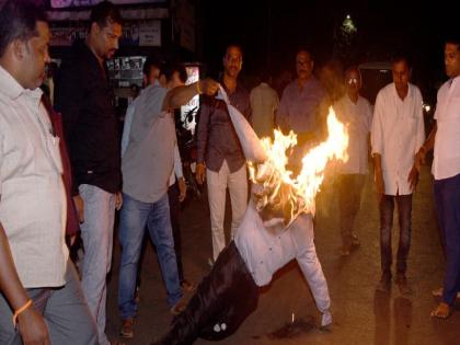 Kankavalikar support for Manoj Jarange Patal hunger strike; Chanting by removing the candle march | मनोज जरांगे-पाटलांच्या उपोषणाला कणकवलीकरांचा पाठिंबा; कँडल मार्च काढून घोषणाबाजी 