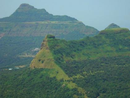 Fear of landslides in the Sahyadri mountain range; demand for remedial measures | सह्याद्री पर्वतरांगात दरड कोसळण्याची भीती;उपाययोजनांची मागणी Fear of landslides in the Sahyadri mountain range; demand for remedial measures | सह्याद्री पर्वतरांगात दरड कोसळण्याची भीती;उपाययोजनांची मागणी