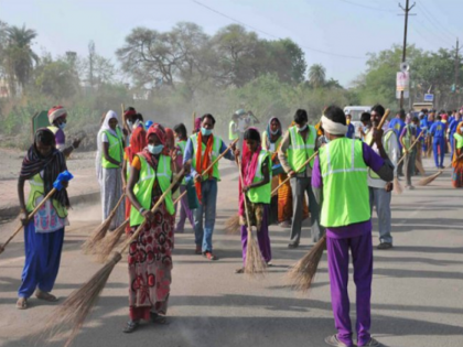 pune citizens did so much but it will help said pmc cleaners | ...नागरिकांनी एवढे केले, तरी मदत होईल! सफाई कर्मचा-यांच्या भावना