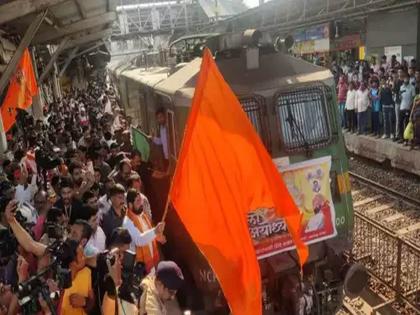 Shiv Sainiks leave for Ayodhya from Thane; CM Eknath Shinde showed the green flag to train | 'जय श्रीराम' नारा देत शिवसैनिक अयोध्येला रवाना; मुख्यमंत्री एकनाथ शिंदेंनी दाखवला भगवा झेंडा