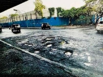 in mumbai domestic and foreign travelers are seeing potholes fill potholes on sahar airport road municipal directives | देशी-विदेशी प्रवाशांना घडतेय खड्ड्यांचे दर्शन; रस्त्यावरील खड्डे भरा : पालिकेचे निर्देश