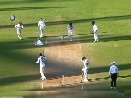 IND vs NZ, 2nd Test Live Updates : watch video how wicket keeper tom blundell run out another wicket keepers srikar bharat & wriddhiman saha in mumbai test | IND vs NZ, 2nd Test Live Updates : भारताच्या दोन विकेट किपर्सनं मिळून तिसऱ्या विकेट किपरला केलं बाद; पाहा नेमकं काय घडलं, Video 
