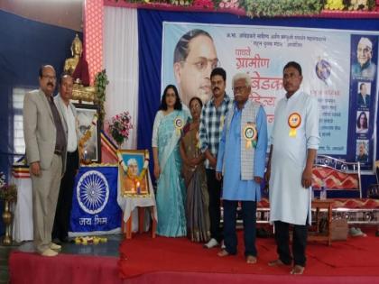 Ambedkari Literature Ending Exploitation of Rural Man Grand opening of Sahitya Samela | आंबेडकरी साहित्य ग्रामीण माणसाच्या शोषणाचा अंत करणारे; साहित्य संमेलनाचे थाटात उद्घाटन