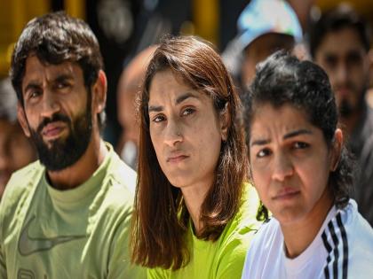 Split in Wrestlers' Movement; Sakshi Malik hit back at wrestler Yogeshwar Dutt, said | कुस्तीपटूंच्या आंदोलनात फूट; साक्षी मलिकचा पैलवान योगेश्वर दत्तवर पलटवार, म्हणाली...