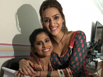 saie tamhankar wishes bollywood actress kriti sanon on her birthday mimi movie photo | 'तू आहेस तशीच...' सई ताम्हणकरची क्रिती सेननसाठी खास पोस्ट, वाढदिवसाच्या दिल्या शुभेच्छा