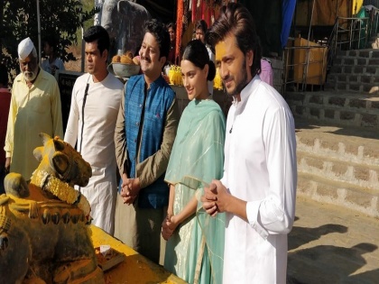Saiyami kher visited Shirdi and jejuri for mauli movie promotions | सैयामी खेरला माऊली या चित्रपटाच्या प्रमोशनच्या निमित्ताने मिळाला हा वेगळा अनुभव