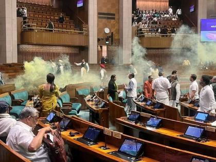 After 22 years again on December 13..; Two people stormed the Lok Sabha with gas emitting objects, triggering scare in the House | २२ वर्षांनी पुन्हा १३ डिसेंबरच..; अलीकडेच आली होती संसदेवर हल्ल्याची धमकी