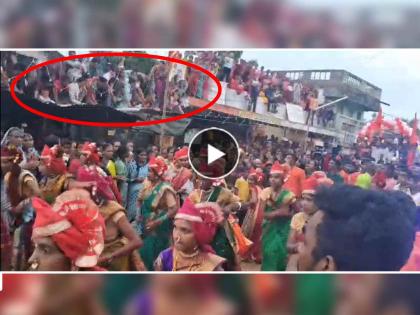 The porch of the building at Bhandara during the Ganapati immersion; 3 women seriously, 6 women slightly injured | गणपती विसर्जन मिरवणुकीत भंडारा येथे इमारतीचा सज्जा खचला; ३ महिला गंभीर, ६ किरकोळ जखमी