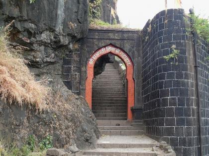 The saffron flag will fly permanently on the bastion of Sajjangad Satara | Satara: सज्जनगडाच्या बुरुजावर कायमस्वरूपी फडकणार भगवा ध्वज! The saffron flag will fly permanently on the bastion of Sajjangad Satara | Satara: सज्जनगडाच्या बुरुजावर कायमस्वरूपी फडकणार भगवा ध्वज!