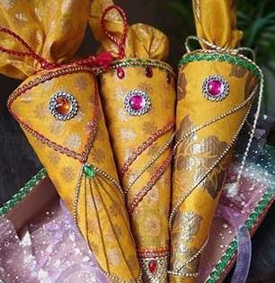 साखरपुड्यासाठी साखरेचा पुडा डेकोरेट-पॅक करण्याच्या ८ सुंदर आयडिया, साखरपुडा पाहून नवरी होईल खुश