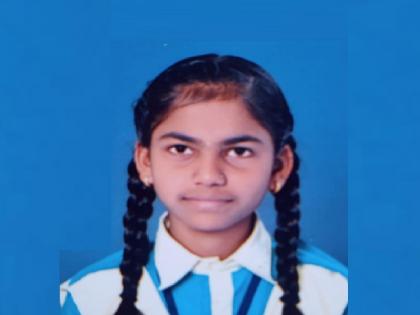 Sakshi Mahadev Kamble from Kadgaon, Bhudargad scored 96.40% marks in 10th class examination | SSC Result: वडिलांचे छत्र हरवलं, अनेक अडचणींचा सामना करत 'साक्षी'ने धवल यश मिळवलं