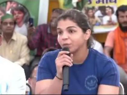 Wrestler Protest: … Only then will we come down to play in the Asian Games, Sakshi Malik's ultimatum | Wrestler Protest: …तेव्हाच आम्ही आशियाई क्रीडा स्पर्धेत खेळण्यासाठी उतरू, साक्षी मलिकचं अल्टिमेटम