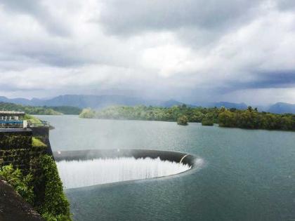 salaulim dam overflow and tourists turned towards tourism | धरण ओव्हर फ्लो अन् पर्यटकांची पावले वळली साळावलीकडे