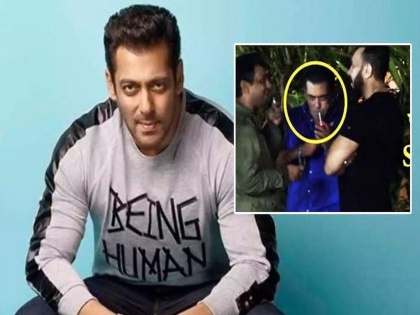 Trolls brutally shame Salman Khan for smoking during Ganesh Chaturthi | गणेश विसर्जनाच्यावेळी सलमान खानने चक्क केले धुम्रपान, पाहा हा व्हिडिओ