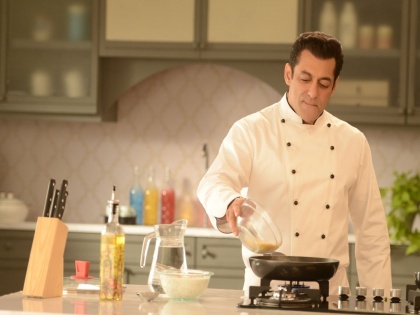 Chef Salman Khan gives a ‘Tedha tadka’ to the new Bigg Boss season | Bigg Boss 13 Promo 2 : सिझनच्या दुसरा प्रोमोमध्ये शेफ बनला सलमान, किचनमध्ये लावणार मनोंरजनाचा तडका