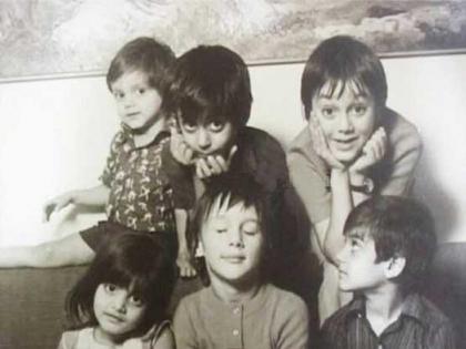 Unseen Pic Of The Day:Can You Guess The Superstar Salman Khan And His Brother In This Throwback Photo | ओळखा पाहू या फोटोतला सलमान खान कोण ? ३५ ते ४० वर्षापूर्वीचा फोटो होतोय व्हायरल