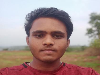 Kiran Krishna Yadav from Ajraj got success in the 12th examination by running a salon shop | HSC Result2024: कोरोनात वडील गेले, सलून दुकान चालवून दिसला आशेचा 'किरण'