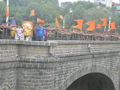 'Happy Birthday' to Shivaji Poola who crossed 100; Took an oath to preserve historical buildings | शंभरी पार करणाऱ्या शिवाजी पूलाचा ‘हॅपी बर्थ डे’; ऐतिहासिक वास्तूंचे जतन करण्याची घेतली शपथ