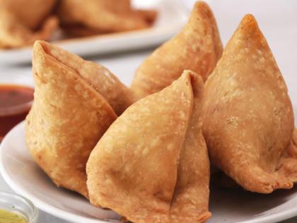 Shocking! Nirodha Gutkha in Samosa Type in company canteen in MIDC | धक्कादायक! कट रचून समोसामध्ये टाकले कंडोम, गुटखा; पाच जणांविरोधात गुन्हा, नेमका प्रकार काय?