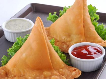 samosa stall sealed because of less weight | समोश्याचं वजन कमी होतं म्हणून सील केलं अख्ख दुकान, वाचा कुठे घडला हा धक्कादायक प्रकार?