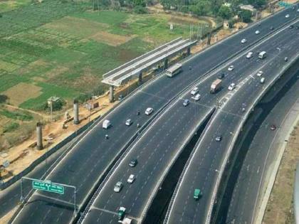 He went in front and stopped the car and hit his head; 15 tolas of gold were robbed from a doctor on Samruddhi Highway | समोर जाऊन कार अडवली अन् डोकं आदळलं; समृद्धी महामार्गावर डॉक्टकडून लुटले १५ तोळे सोने He went in front and stopped the car and hit his head; 15 tolas of gold were robbed from a doctor on Samruddhi Highway | समोर जाऊन कार अडवली अन् डोकं आदळलं; समृद्धी महामार्गावर डॉक्टकडून लुटले १५ तोळे सोने