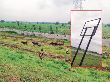 Theft of solar batteries, speed boards, radium on Samruddhi Mahamarga in Chhatrapati Smabhajinagar | भुरट्या चाेरांच्या ‘समृद्धी’चा महामार्ग; सोलार बॅटरी, स्पीड बोर्डच्या चोरीने अपघात वाढणार