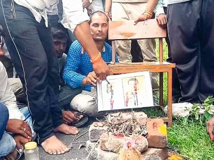 Farmers made bloody rhetoric against the Samrudhiyi highway | समृद्धी महामार्गाच्या विरोधासाठी शेतकर्यांनी केला रक्ताभिषेक Farmers made bloody rhetoric against the Samrudhiyi highway | समृद्धी महामार्गाच्या विरोधासाठी शेतकर्यांनी केला रक्ताभिषेक