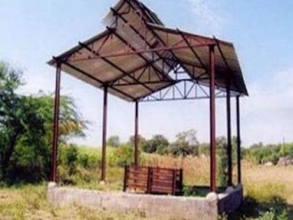 87 villages in Kolhapur district do not have crematoriums for funerals Most villages in Guardian Minister's constituency | कोल्हापूर जिल्ह्यात ८७ गावांमध्ये अंत्यसंस्काराला स्मशानभूमीच नाही, पालकमंत्र्यांच्या मतदारसंघात सर्वाधिक गावे 87 villages in Kolhapur district do not have crematoriums for funerals Most villages in Guardian Minister's constituency | कोल्हापूर जिल्ह्यात ८७ गावांमध्ये अंत्यसंस्काराला स्मशानभूमीच नाही, पालकमंत्र्यांच्या मतदारसंघात सर्वाधिक गावे