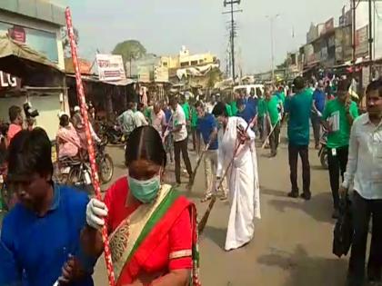 Washim: Cleanliness rally on behalf of Samata Foundation! | वाशिम : समता फाऊंडेशनच्या वतीने रिसोडमध्ये स्वच्छता रॅली !