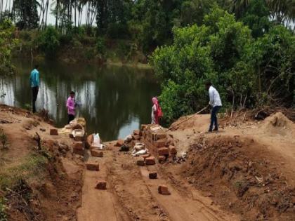 Unauthorized Sand Mining Ramp Landscaping; Action in Curly Bay Coast, Talgaon, Amberi area | Sindhudurg: अनधिकृत वाळू उत्खनन रॅम्प जमीनदोस्त; कर्ली खाडी किनारी, तळगाव, आंबेरी परिसरात कारवाई