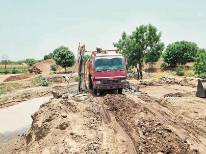 The sand mafia industry on the site of the safari park; Administrator, District Collector took joint action | सफारी पार्कच्या जागेवर वाळू माफियाची दहशत; वीज, तलावावर ताबा घेऊन उभारला उद्योग