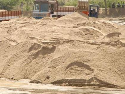 The exploits of the sand mafia; Theft of 200 brass illegal sand exposed in Jalna | वाळू माफियांचा कारनामा; जालन्यात २०० ब्रास अवैध वाळूची चोरी उघड