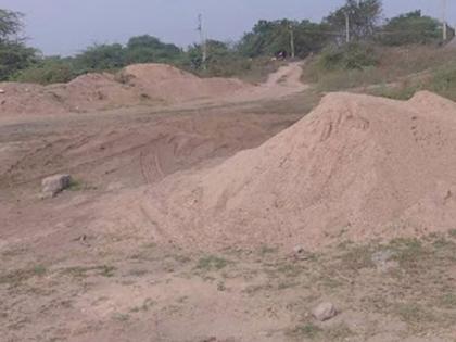 Sand smuggling in full swing in Khamgaon taluka | खामगाव तालुक्यात रेती तस्करीचा गोरखधंदा जोमात