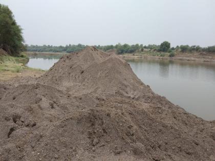 100 crore revenue sank in two years; Now armed guards will be deployed to prevent sand theft | दोन वर्षांत १०० कोटींचा महसूल बुडाला; आता वाळूचोरी रोखण्यासाठी लावणार सशस्त्र रक्षक