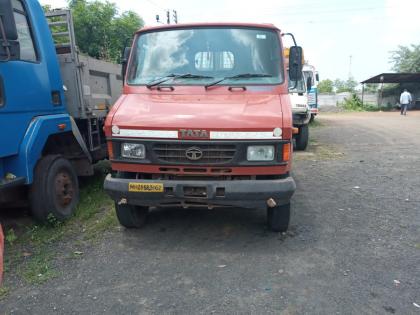 Sand vehicles on the road despite excavation ban! | उत्खननास बंदी असतानाही रेतीची वाहने रस्त्यावर!