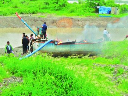 Destruction of sand mafia by millions of people | रेती माफियांना दणका कोटींची सामग्री उद्ध्वस्त