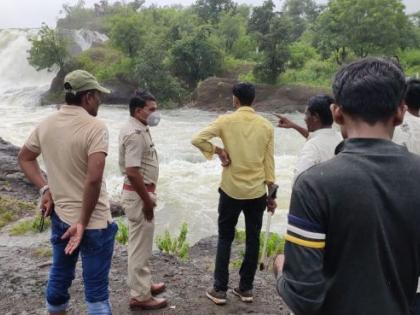 Four drowned in dam drain | धरणाच्या सांडव्यात बुडून चौघांचा मृत्यू 