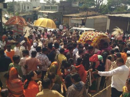 Palkhi ceremony lasted for 21 hours at Deulgaon Raja | देऊळगाव राजा येथे २१ तास चालला पालखी सोहळा; साडेतीनशे वर्षांची परंपरा