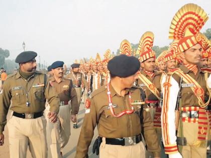 Training for the movement of Rajpath on Ahmadnagar's Jawans | अहमदनगरचा जवान देतोय राजपथावरील संचलनाचे प्रशिक्षण