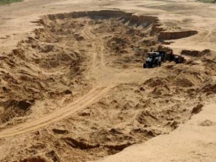 Sand mafia take advantage of election period | निवडणुकीच्या लगबगीत वाळू माफियांची चांदी!