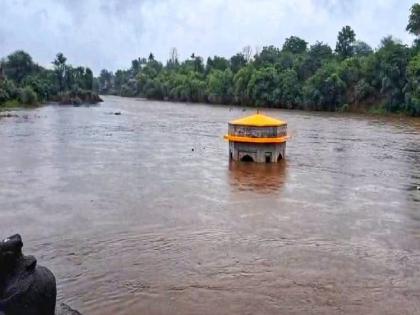 Water level of Krishna-Venna rivers rises due to increased rainfall in Satara district Shahu Maharaj's tomb goes under water | Satara: कृष्णा-वेण्णा नदीच्या पाणीपातळीत वाढ, शाहू महाराज यांची समाधी गेली पाण्याखाली Water level of Krishna-Venna rivers rises due to increased rainfall in Satara district Shahu Maharaj's tomb goes under water | Satara: कृष्णा-वेण्णा नदीच्या पाणीपातळीत वाढ, शाहू महाराज यांची समाधी गेली पाण्याखाली