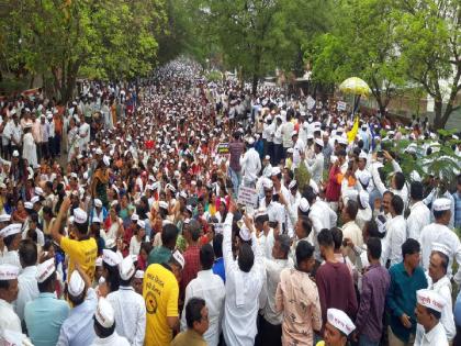 organizations hits the streets for 'old pension' scheme; Thousands of employees march on the collectorate office | एकीची वज्रमूठ.. 'जुनी पेन्शन'साठी संघटना आल्या रस्त्यावर, कलेक्ट्रेटवर धडकला महा‘आक्रोश’ 