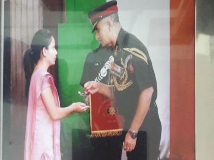 martyrs wife will become officer in army in dehradun | बँकेची नोकरी सोडून शहिदाची पत्नी लष्करात होणार रूजू