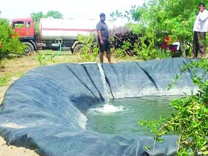 Water supply by tanker even in the rainy season to survive the pomegranate garden | डाळिंब बागा जगविण्यासाठी पावसाळ्यातही टॅँकरने पाणीपुरवठा