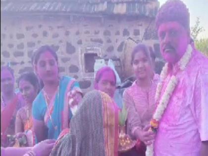 At Khatav in Sangli district, the new sarpanch was burned while performing auskan after the victory | सांगली जिल्ह्यातील खटाव येथे विजयानंतर औक्षण करताना नुतन सरपंच भाजले