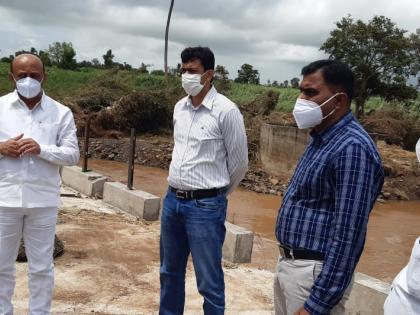 District Collector Chaudhary inspected the flood affected area in Shirala taluka | शिराळा तालुक्यातील पूरग्रस्त भागाची जिल्हाधिकारी चौधरी यांनी केली पाहणी